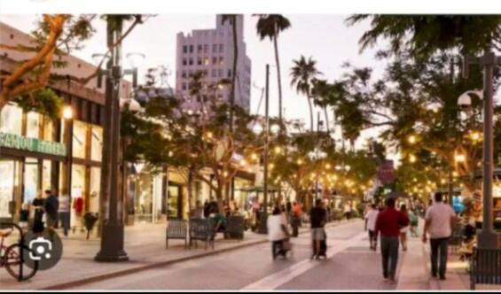 By The Coast Living In Santa Monica Pier Promenade * Los Angeles