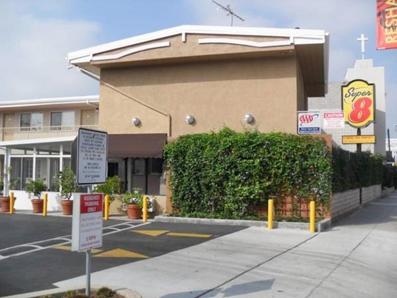 Super 8 By Wyndham Los Angeles-culver City Area Los Angeles