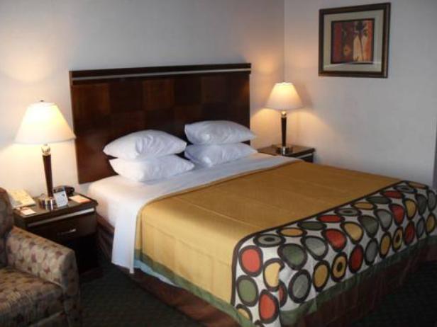 Hotel Super 8 By Wyndham Los Angeles-culver City Area