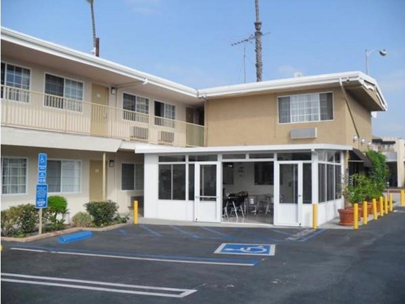 Super 8 By Wyndham Los Angeles-culver City Area Los Angeles