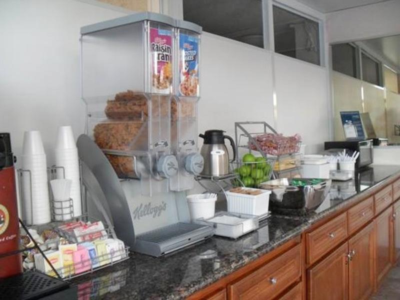 Hotel Super 8 By Wyndham Los Angeles-culver City Area 2*