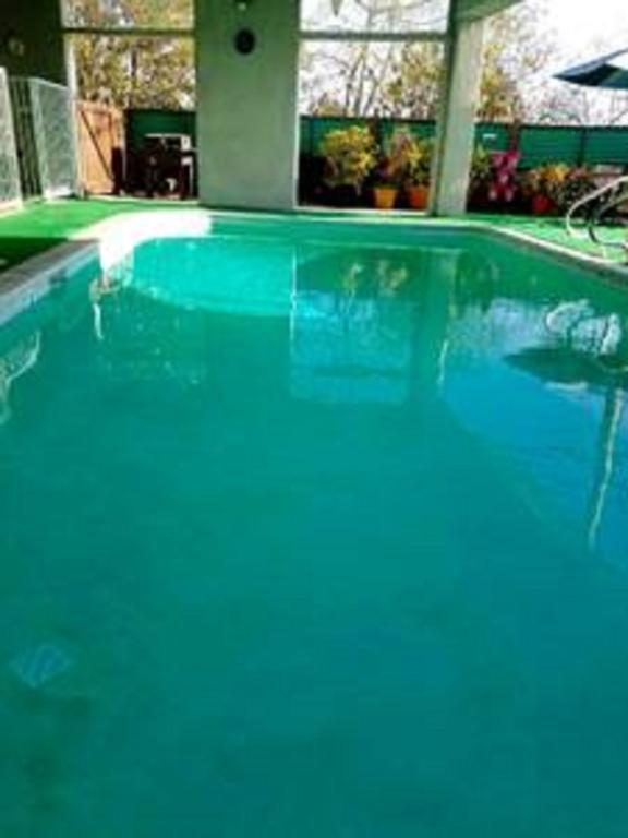 Great Getaway Steps To Bev Hills *