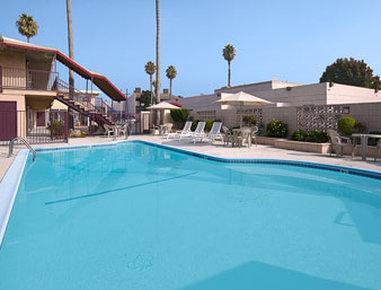 Hotel Super 8 By Wyndham Los Angeles-culver City Area