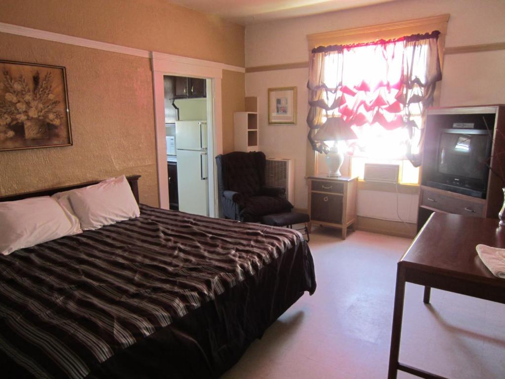 Monterey Dream 4*
