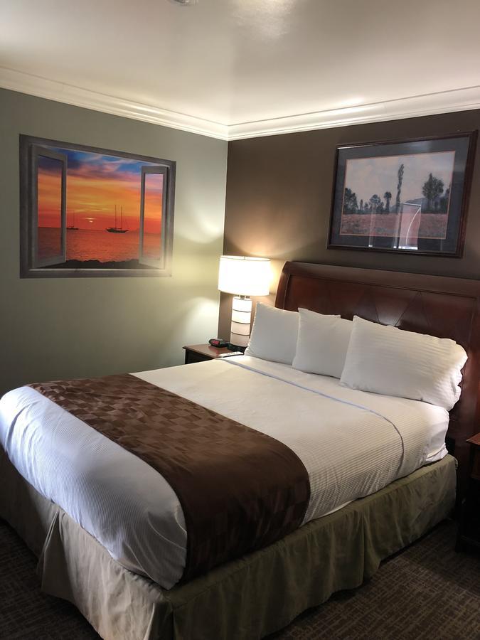 Knights Angeles / Convention Center Area Hotel 2*