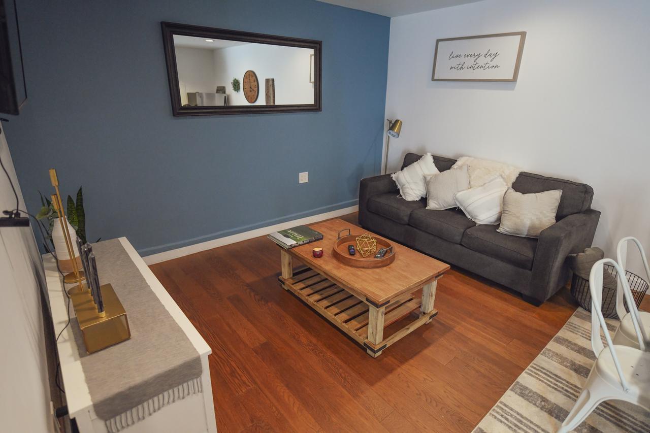 Guest house Charming Valley Village Permit # Hsr Two Three Zero Zero 2794 Los Angeles