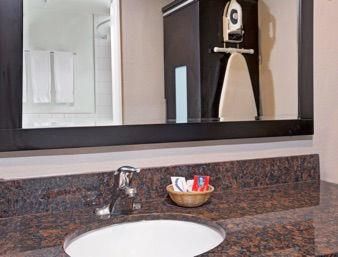 Super 8 By Wyndham Los Angeles-culver City Area 2*