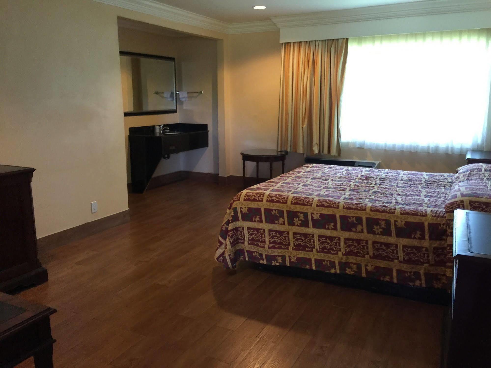 Hyland Nuys 2* Los Angeles