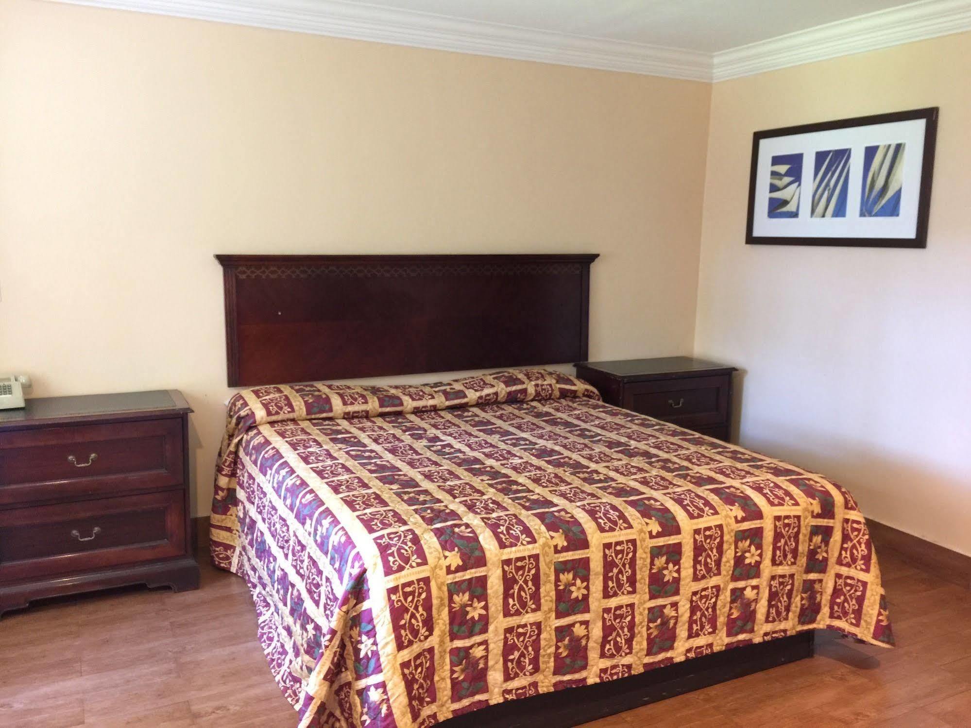 Motel Hyland Nuys 2*