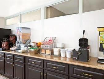 Super 8 By Wyndham Los Angeles-culver City Area