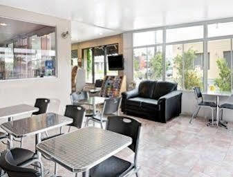 Hotel Super 8 By Wyndham Los Angeles-culver City Area