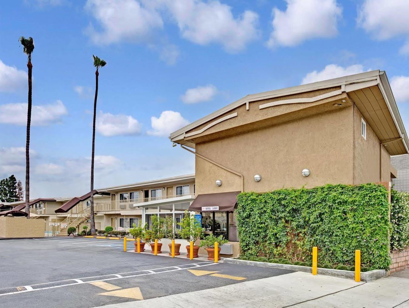 Hotel Super 8 By Wyndham Los Angeles-culver City Area
