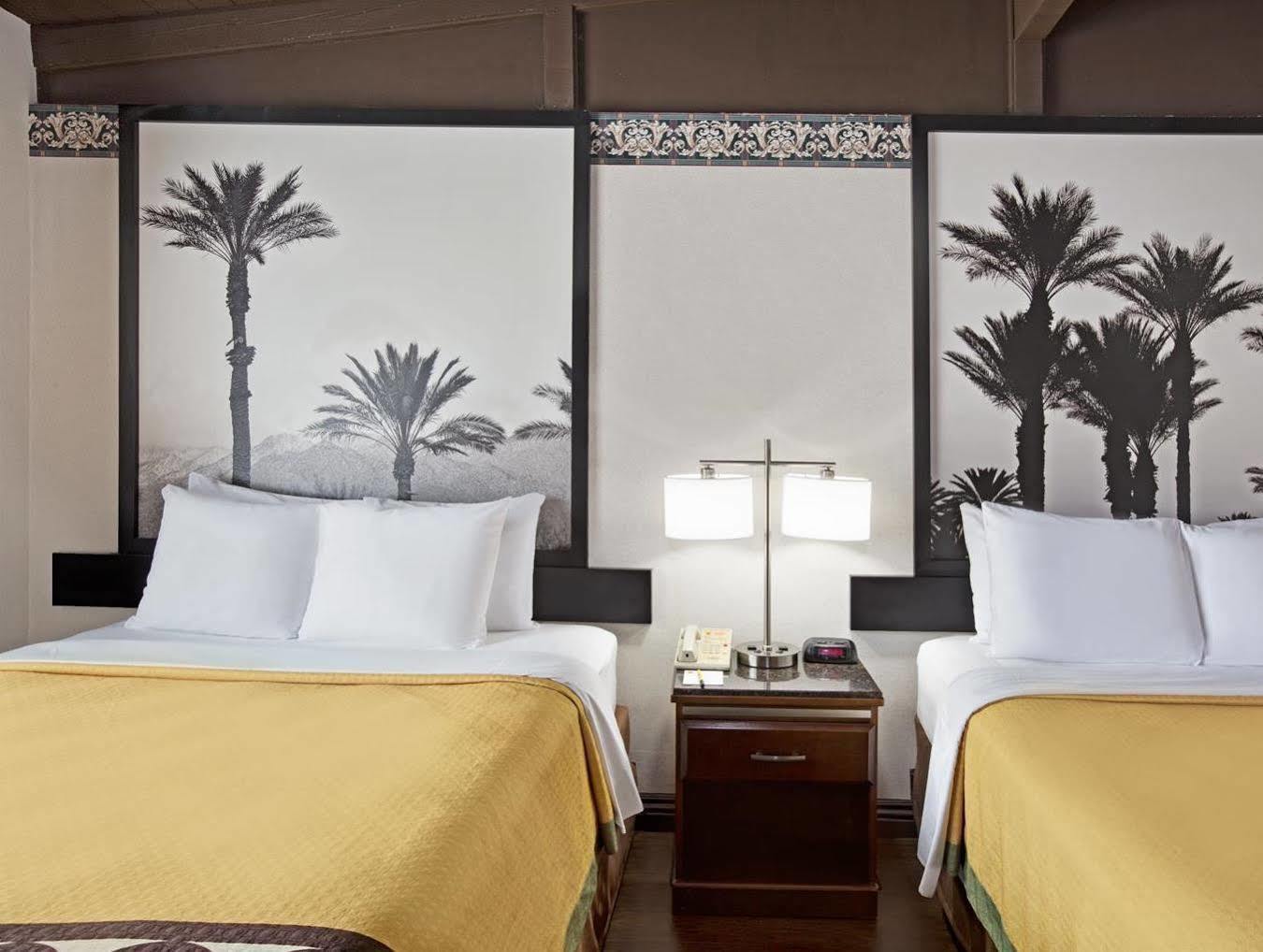 Super 8 By Wyndham Los Angeles-culver City Area 2*