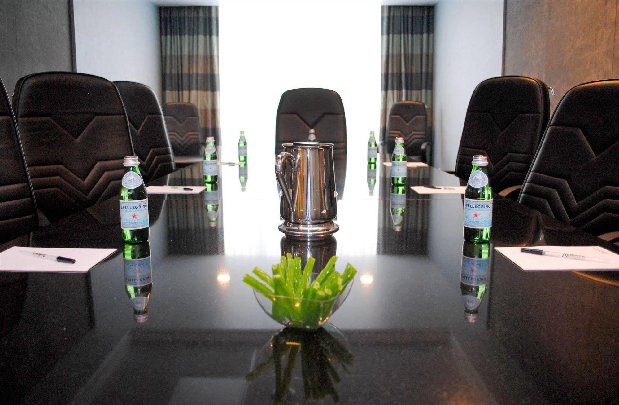 Doubletree By Hilton Chatsworth 3* Los Angeles