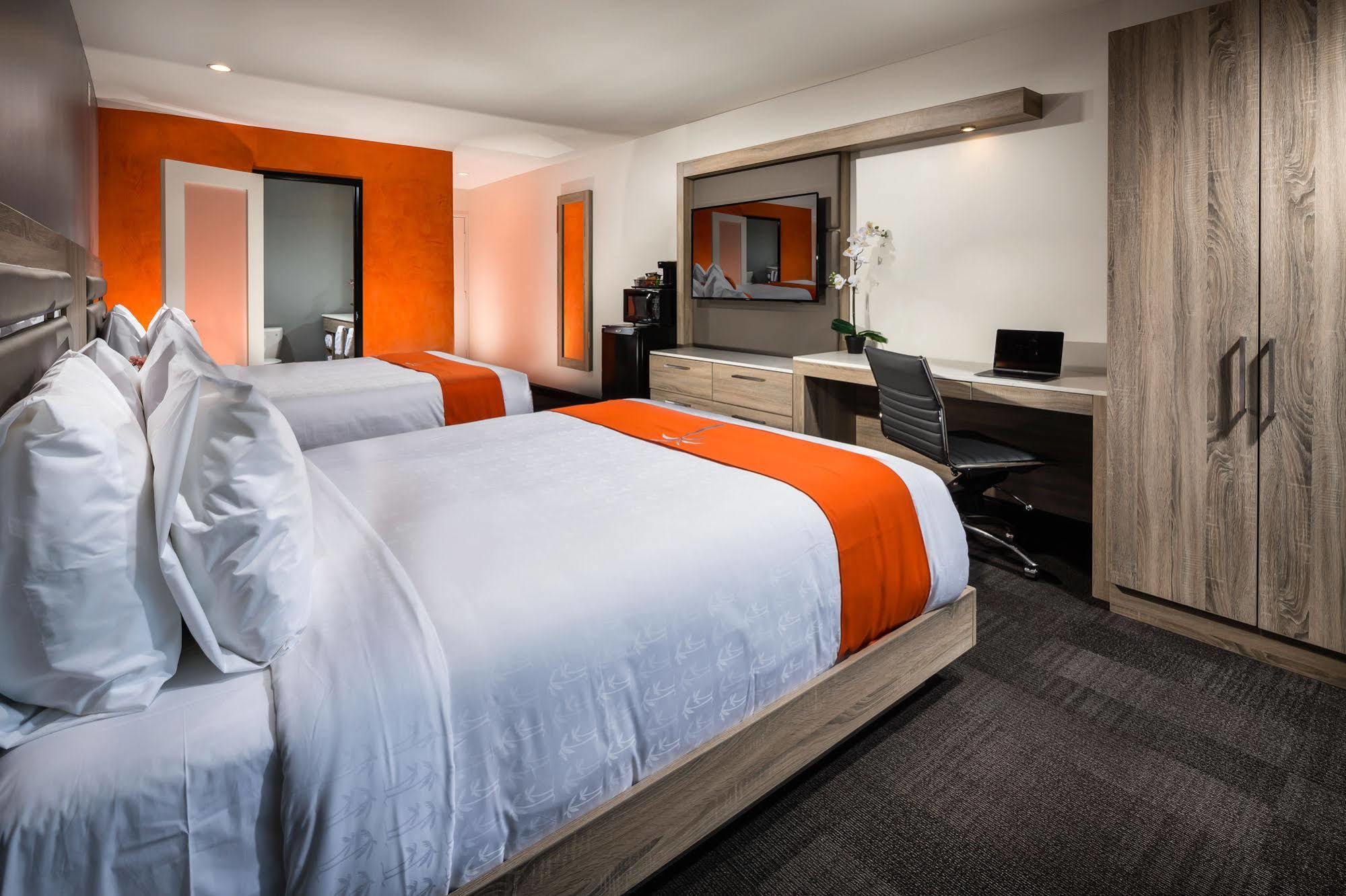 Hotel Canoga At Warner Center 3*