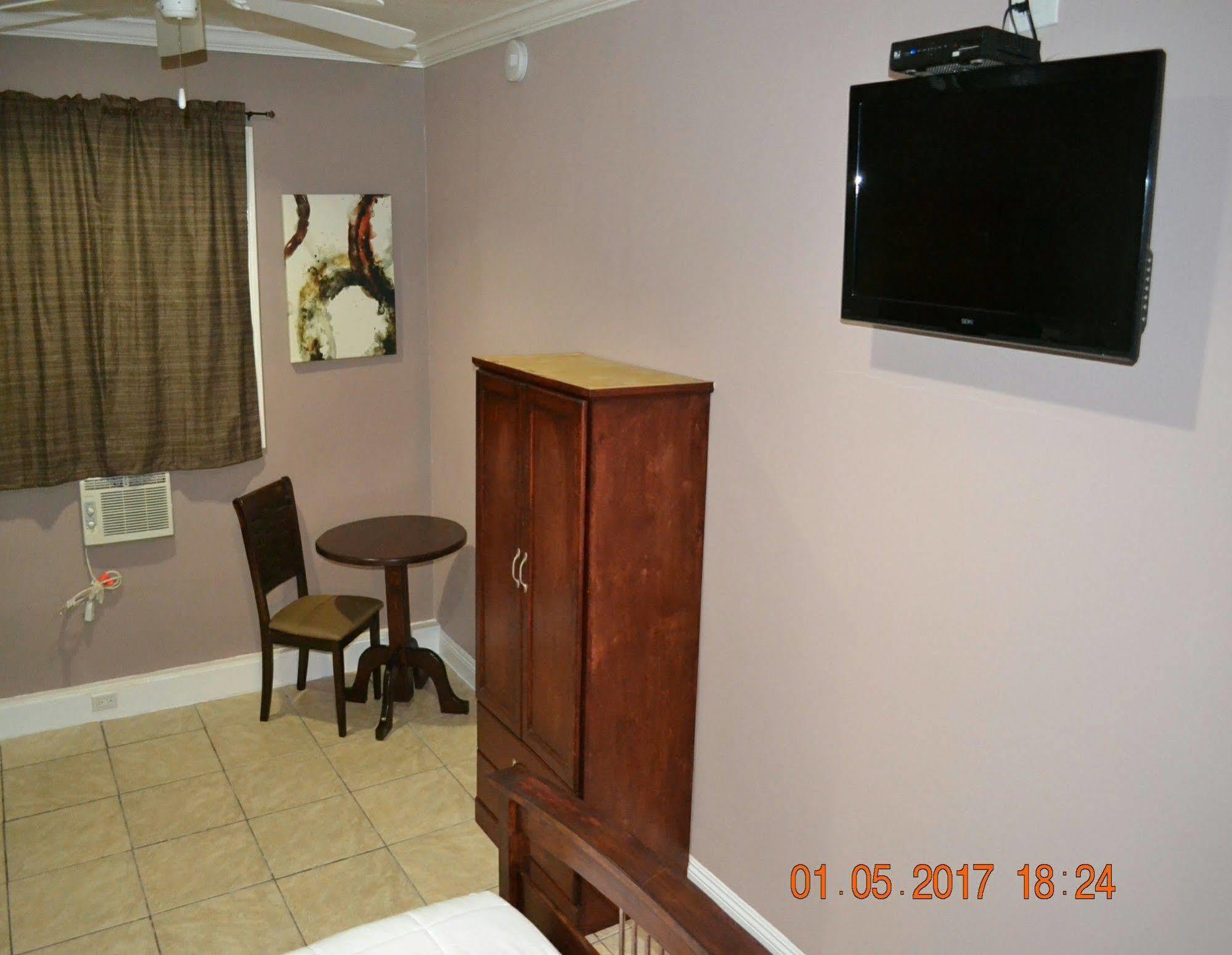Monterey Dream 4*