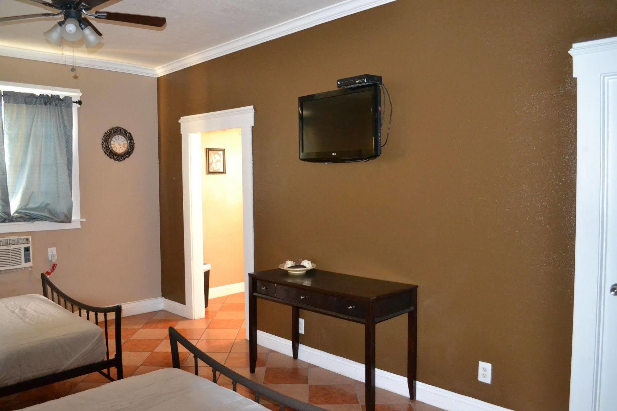 Monterey Dream Hotel 4*