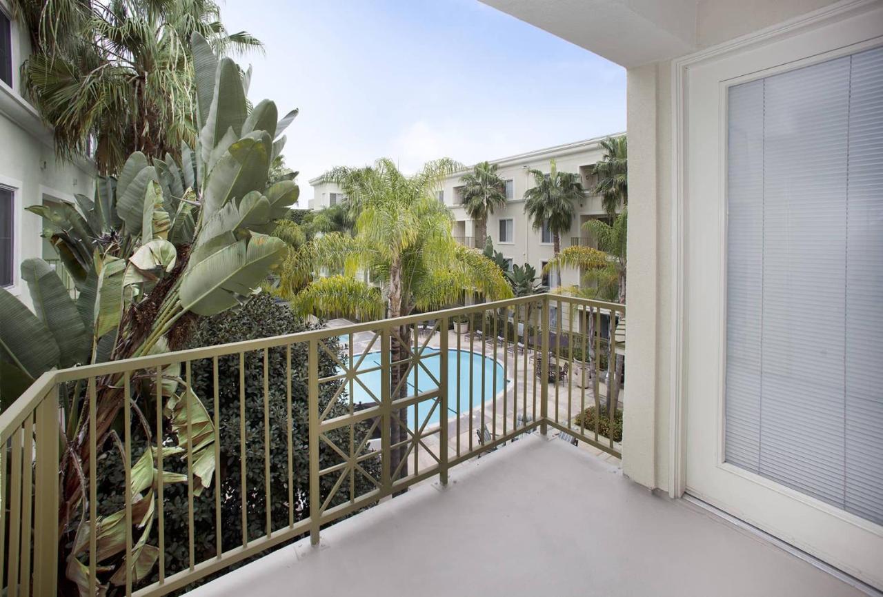 Marina Del Rey's Grand 2/2 Pool View Apartment *