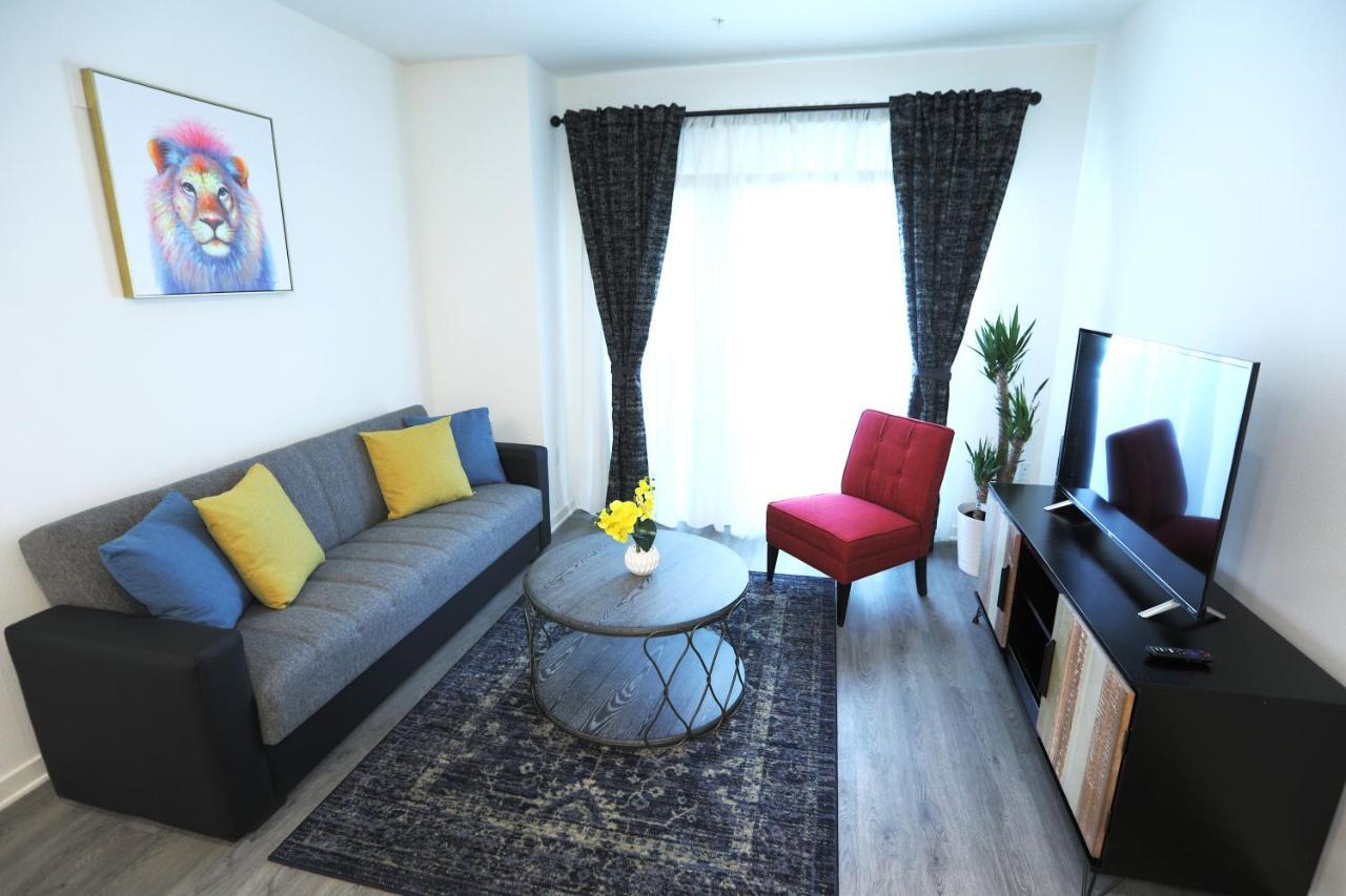Hollywood Metropolitan Suites 4*