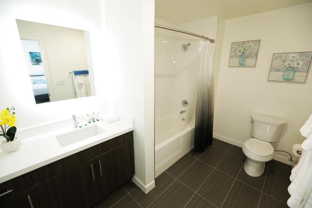 Hollywood Metropolitan Suites