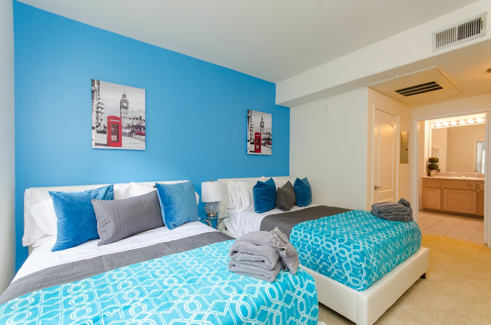 Popular Downtown La Bellagio Apartment *