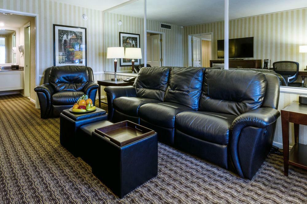 Western Carriage Hotel
