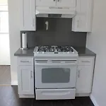 Entire 3 Bedroom Home With Golf Putting & Hot Spa