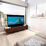 Bright European Loft In Venice Beach