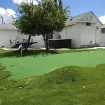 Entire 3 Bedroom Home With Golf Putting & Hot Spa