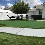 Entire 3 Bedroom Home With Golf Putting & Hot Spa