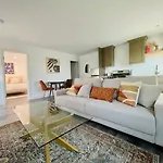 Modern Gem 2 Miles From Sofi