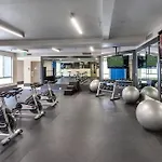 Private Bedroom And Bathroom In Shared 2 Bedroom Apartment In Venice - Pool - Hot Tub & Gym
