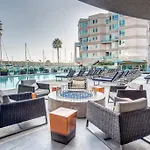 Skyline Oasis: Luxe 3-Floor Waterfront Penthouse