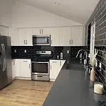 Gated Private House With Own Parking Sherman Oaks