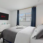 Luxury Oasis In Culver City! Free Parking And Jacuzzi