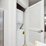 Serene 1Bd Getaway In Mdr! Pool And Free Parking