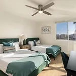Jade Breeze - Elegant 2Br Near Water Outstanding Amenities