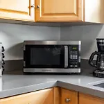 Modern Oasis With Pool & Jacuzzi Near Universal Studios