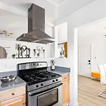 Modern Oasis With Pool & Jacuzzi Near Universal Studios