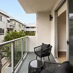 Spinel Stay - Charming 2Br Retreat Zen Garden Views Central