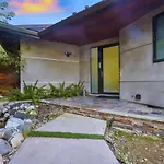 Cozy Oasis In Oakley With Basketball Court Pool