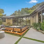 Cozy Oasis In Oakley With Basketball Court Pool