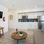 Sunny 1 Bedroom In The Heart Of Venice Beach - #4