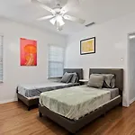 Luxury Piano Villa Home In Studio City Near Universal Studio & Hollywood For 8