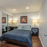 Modern Guest House Nestled In The Hollywood Hills With Huge Deck And Wow Views!