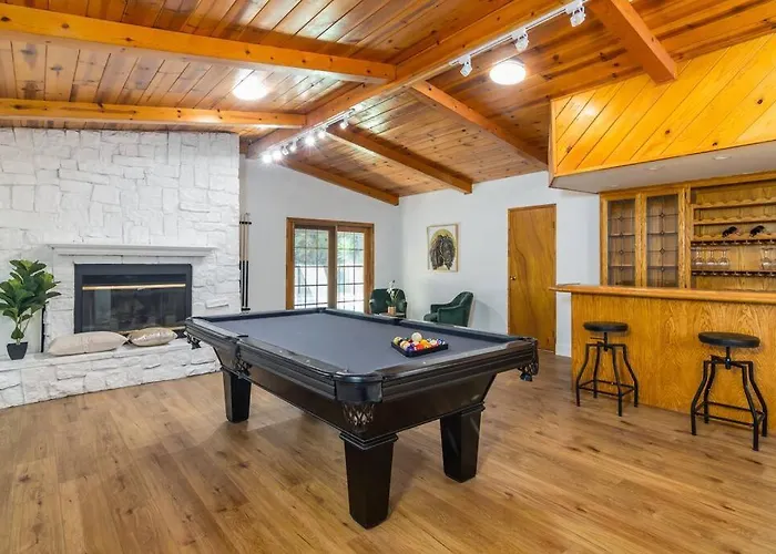 4 Bedroom House Large Pool & Spa In Prime Location