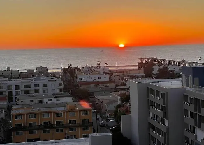 Sleep 7 Ocean View Two Bedroom Venice Beach 5 Min Walk