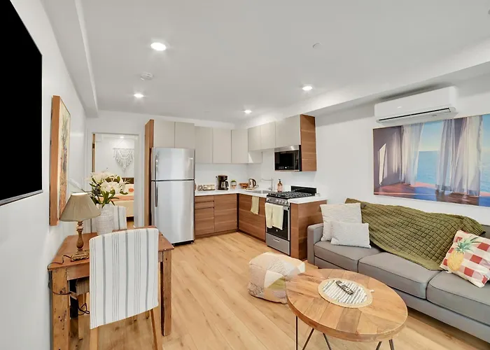 Brand New Chic-Nest In Prime Location