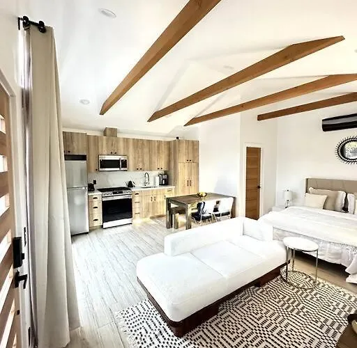 Newly Built Venice Guesthouse