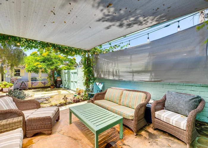 Vibrant Home With Patio - Near Santa Monica Pier!